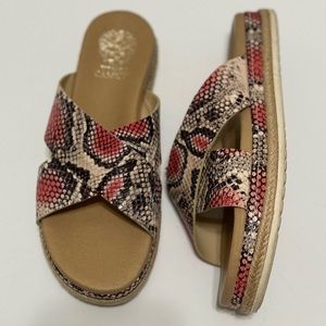 Vince Camuto “Rickert” Candy Coral Snake Print Platform Slide Sandal EUC